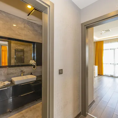 Agora Aparthotel 2*