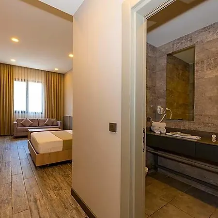 Agora Aparthotel 3*